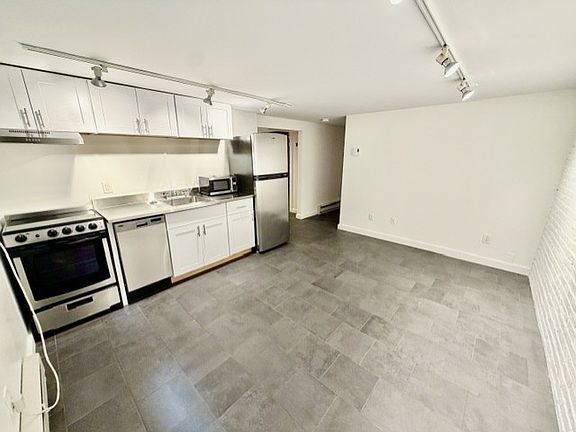 3rd image of 7 Thacher Ct #B