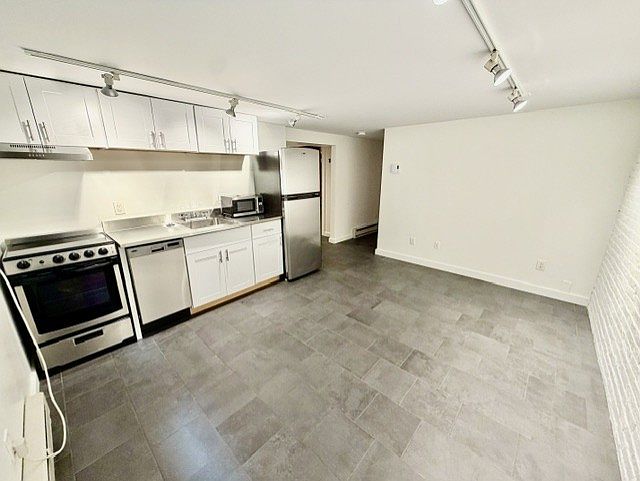 1st image of 7 Thacher Ct APT 1