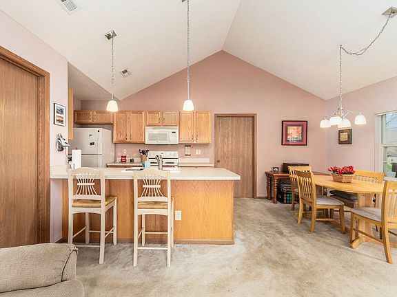 4th image of 2486 Meadow Glade Dr