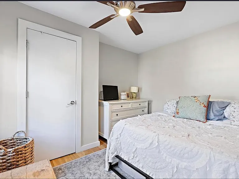 214 Grand St #2 — Photo 10