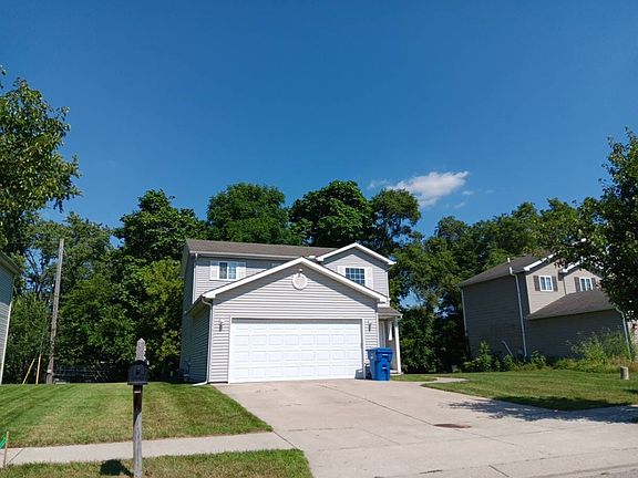 3rd image of 30 Fountain Park Dr