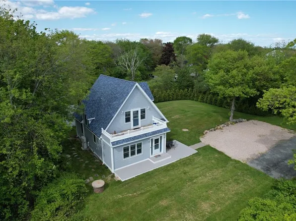 37 Pennsylvania Ave, Narragansett, RI 02882