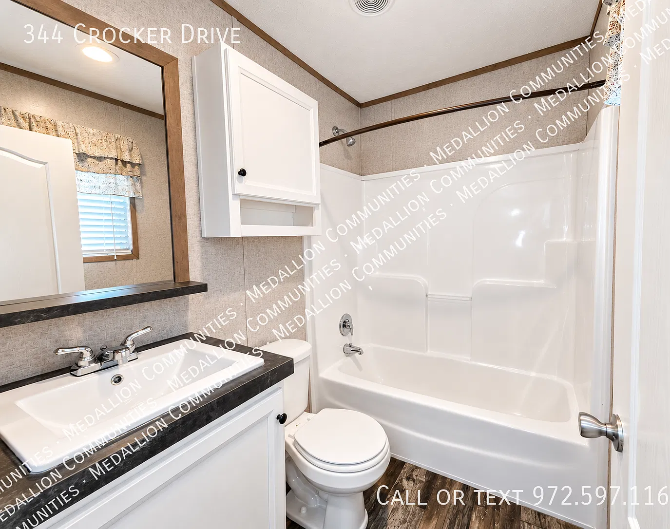 3 bed, 980 sqft, $1,349 — Photo 2
