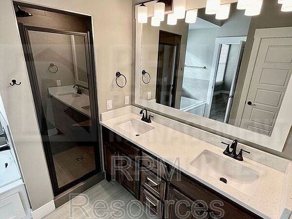 5th image of 1307 Pebble Pond Dr