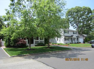 334 Oakwood Ave, West Islip, NY 11795
