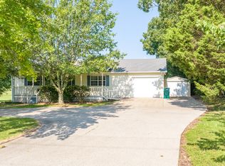 997 Old Nashville Hwy, Mc Ewen, TN 37101