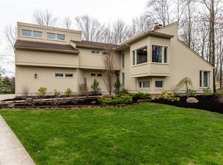 5825 Dodsworth Ln, Solon, OH 44139