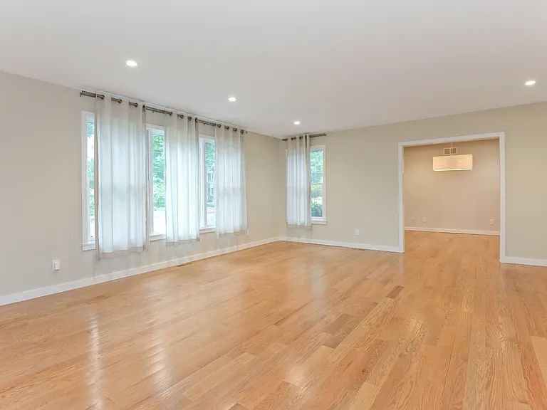 160 Sycamore Rd — Photo 6