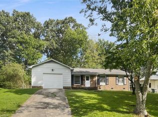 4122 Donegal Dr, Greensboro, NC 27406