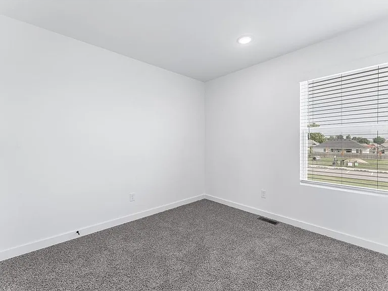 820 Boardwalk Ave — Photo 9