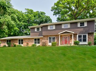 1281 Dairy Ln, Mundelein, IL 60060