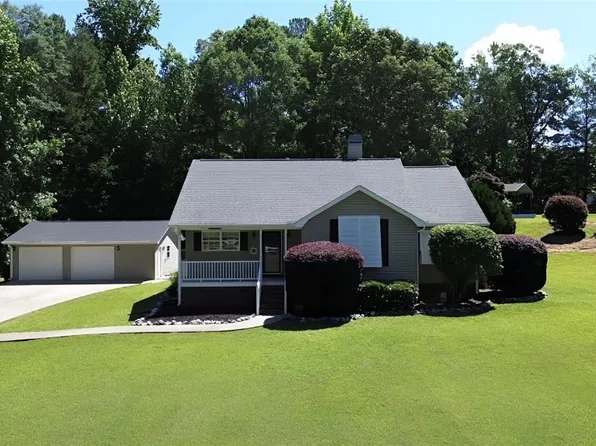204 Valley Dr, Townville, SC 29689