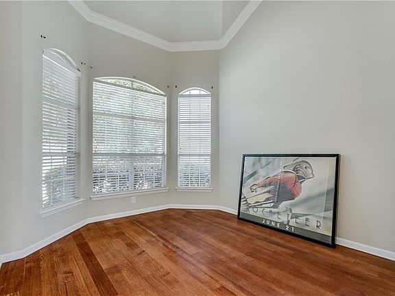 5th image of 504 Crystal Falls Dr