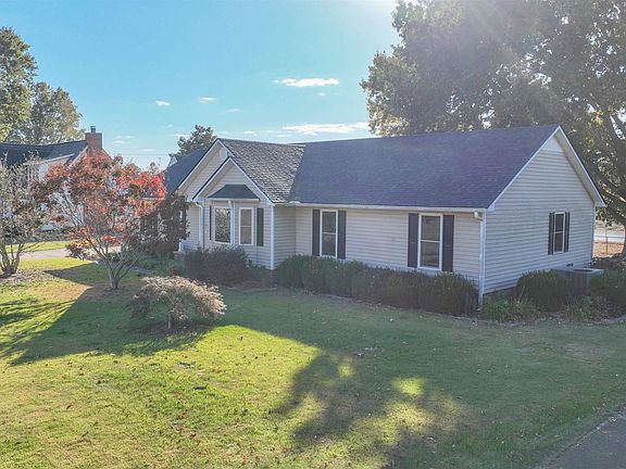 2nd image of 794 Foster Ave