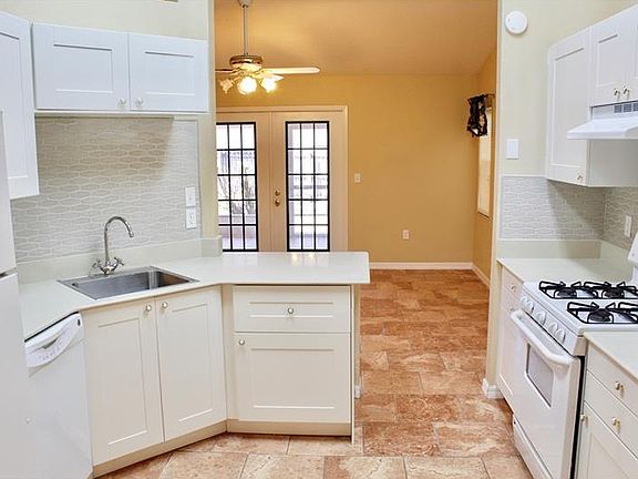 5th image of 216 Crown Ct
