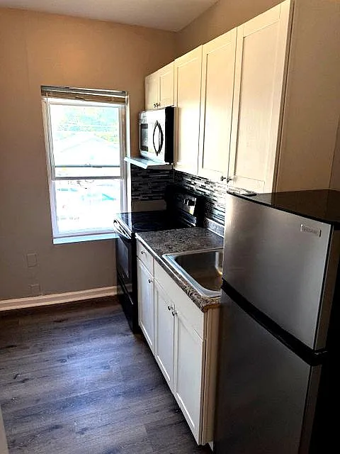 Building Photo - 1202 W Lehigh Ave #2