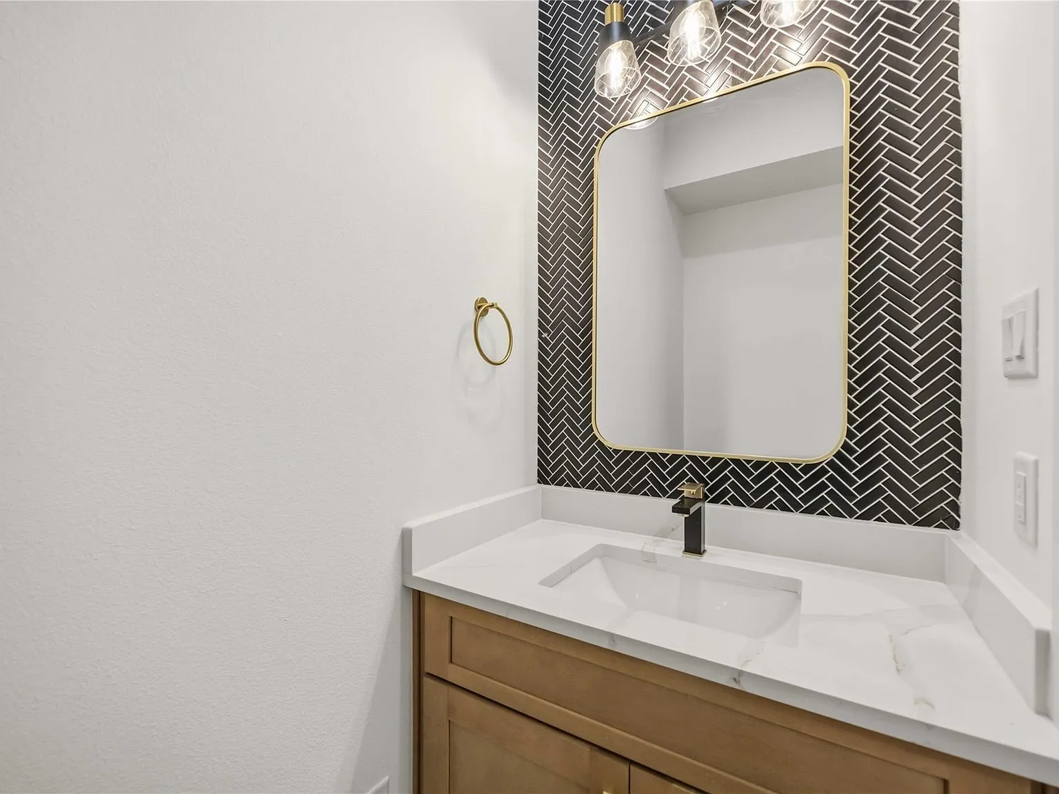 3 bed, 2.5 bath, 1947 sqft, $2,650 — Photo 4