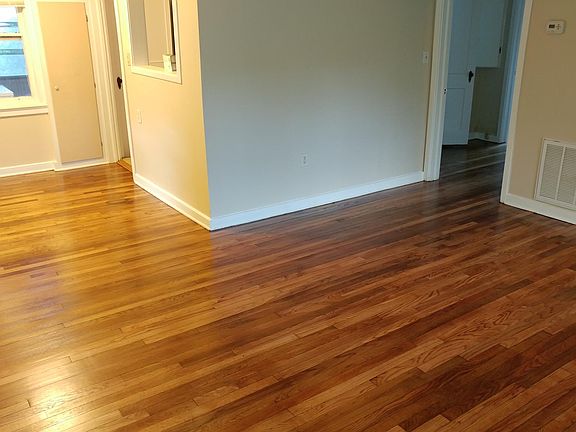 3rd image of 601 E New York Ave