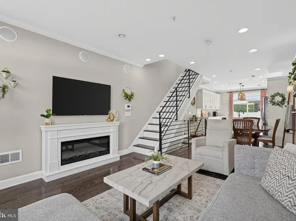 522 Mercy St, Philadelphia, PA 19148