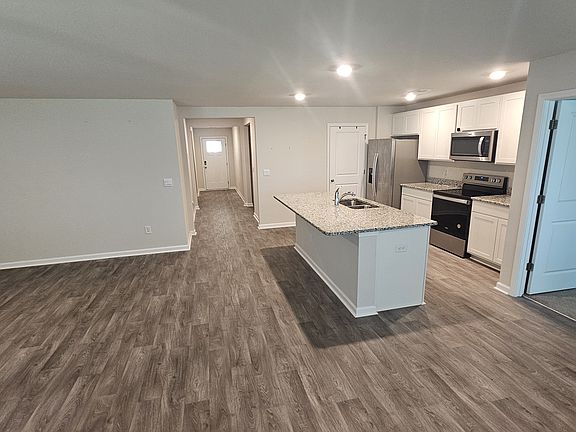 4th image of 193 Country Grove Way
