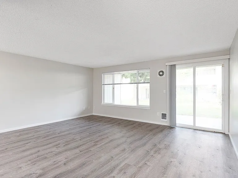 Somerset Apartments — Photo 25