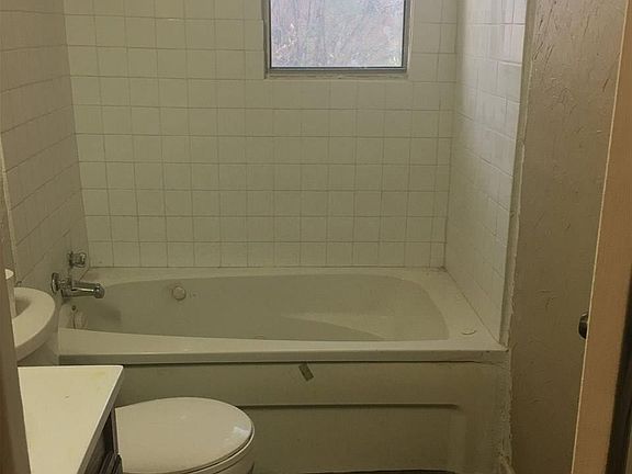 3rd image of 4104 Hughes Dr