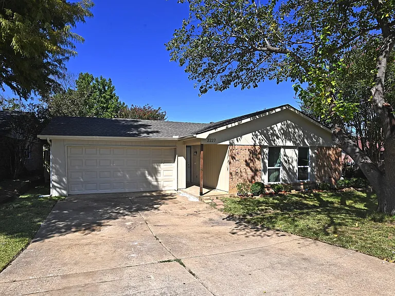 2227 Newbury Dr — Photo 13