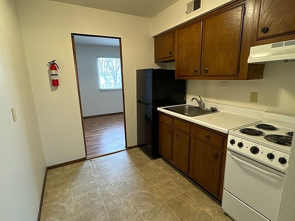 3rd image of 300 31st St NE APT N