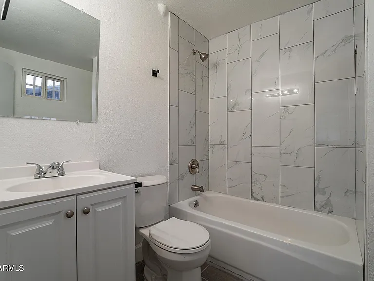 536 W 18th St — Photo 38