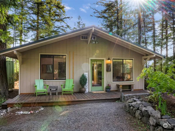 1124 Island Drive, Lummi Island, WA 98262