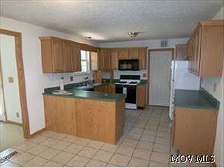 3rd image of 68 Lincolnshire Dr