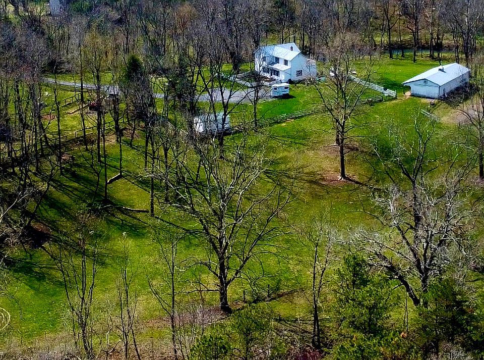 2nd image of 14 River Hill Ln