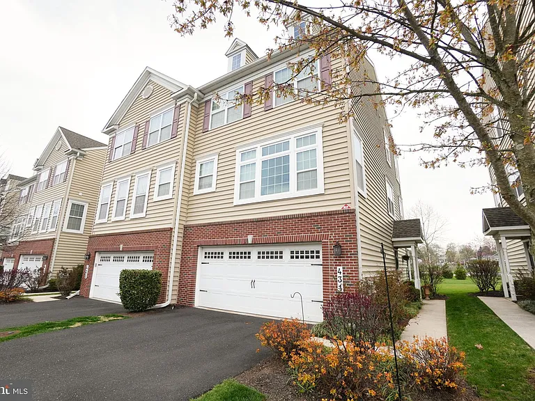 431 Williamson Ct — Photo 2