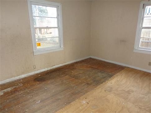 3rd image of 3621 Bann Ave