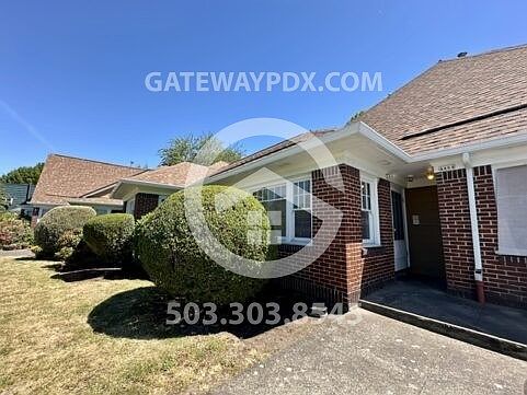 1st image of 4462 SE Milwaukie Ave