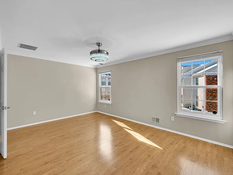 157 Tulip Ln — Photo 12