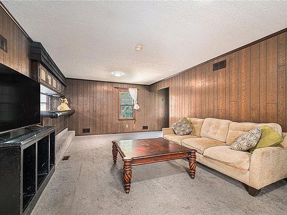 5th image of 10501 Oakland Ave