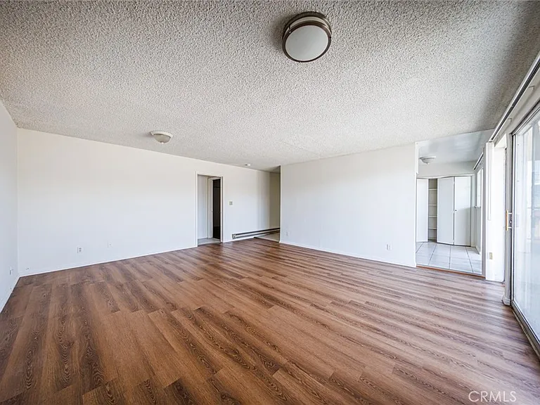 810 E Grand Ave — Photo 12