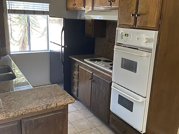 3rd image of 10601 Ayres Ave APT 2