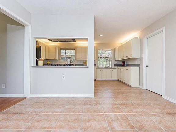 4th image of 9926 Briarwild Ln