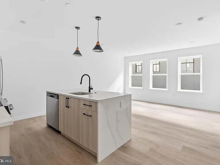 208 Vine St #2F — Photo 6