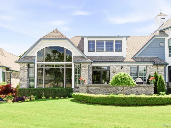 954 Edison Shores Ct, Port Huron, MI 48060