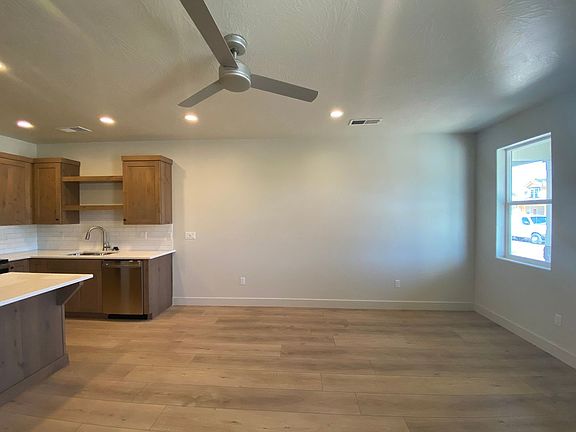 3rd image of 3984 S Bedford Pl #B