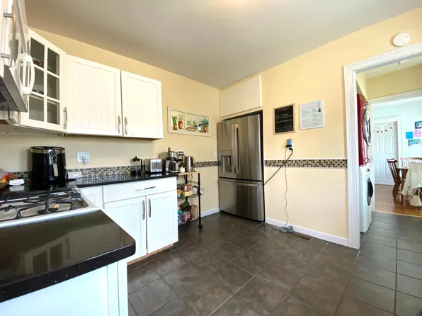 2 Vassar St #1, Medford, MA 02155