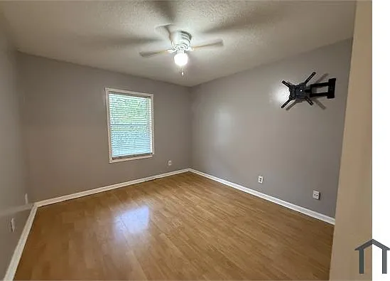 6 bed, 2401 sqft, $6,000 — Photo 3