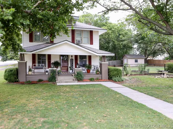 1221 E 2nd St, Sulphur, OK 73086
