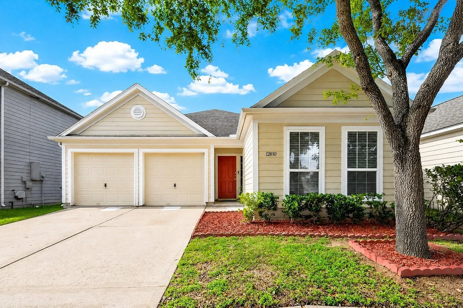 3 bed, 2.0 bath, 1958 sqft, $2,100 — Photo 1