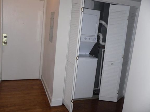 5th image of 2501 W Touhy Ave APT 107