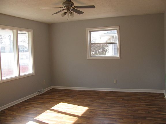 4th image of 3319 Tannenbaum Ln