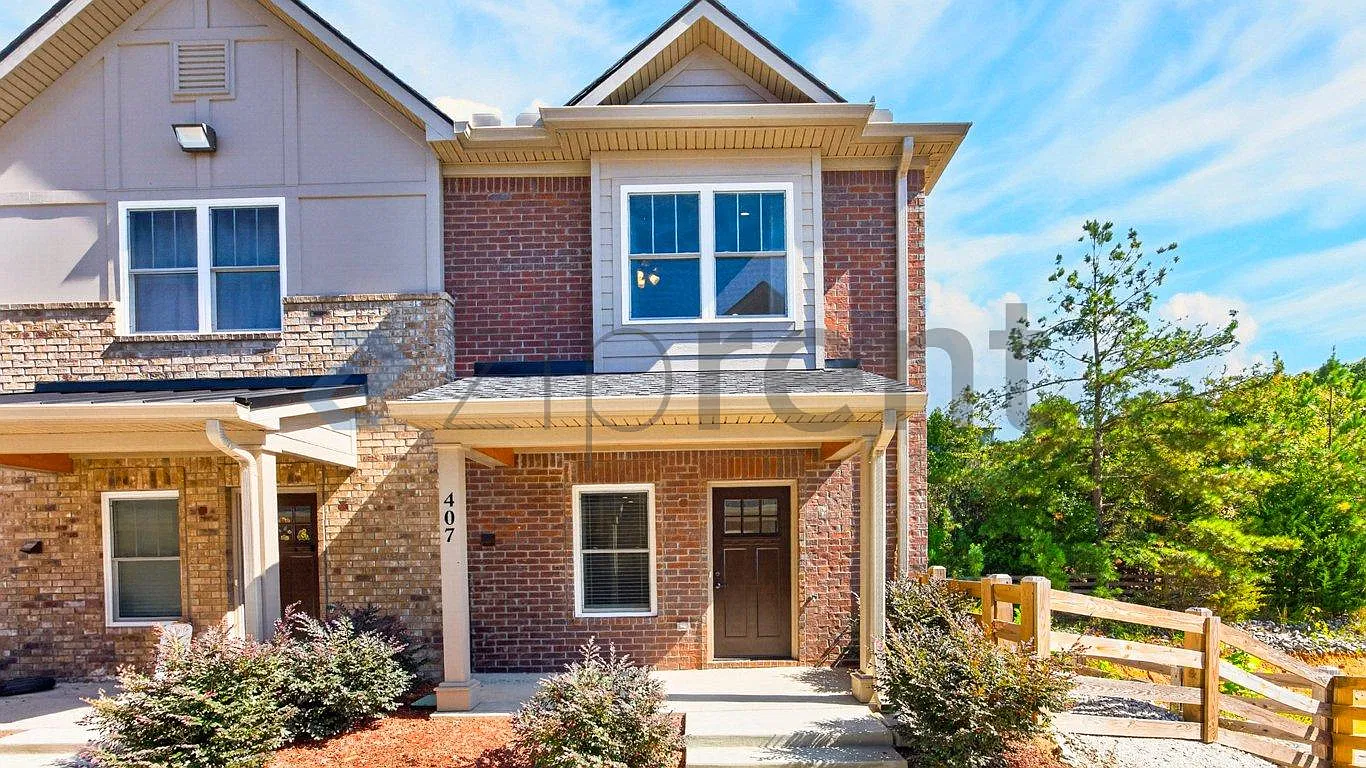 2 bed, 2.5 bath, 1200 sqft, $1,745 — Photo 2
